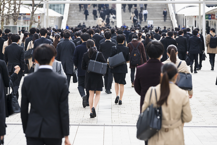 日本の採用形式（新卒採用・中途採用）及び海外との違い